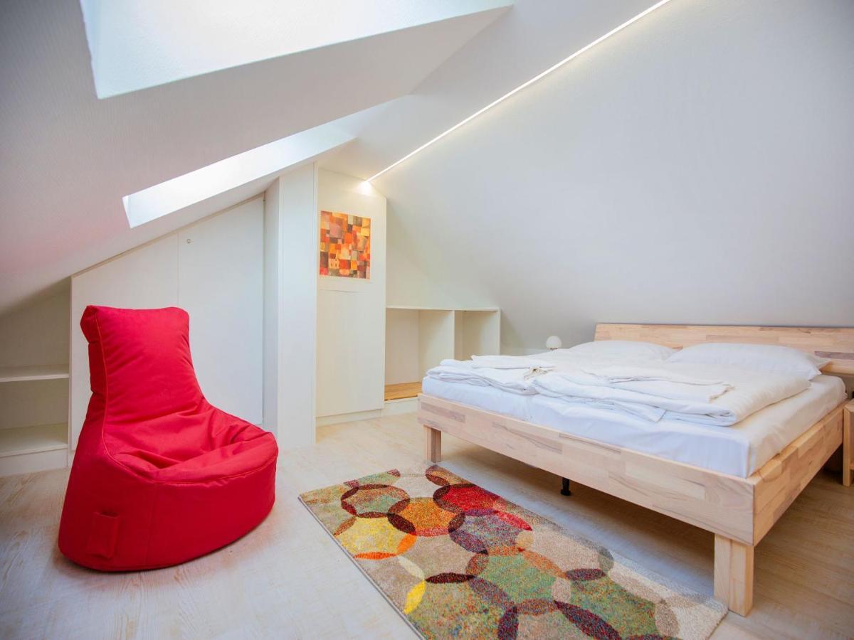 Komfortplus Mit 1 Schlafzimmer Und Balkon Im Dachgeschoss 114 Apartment *